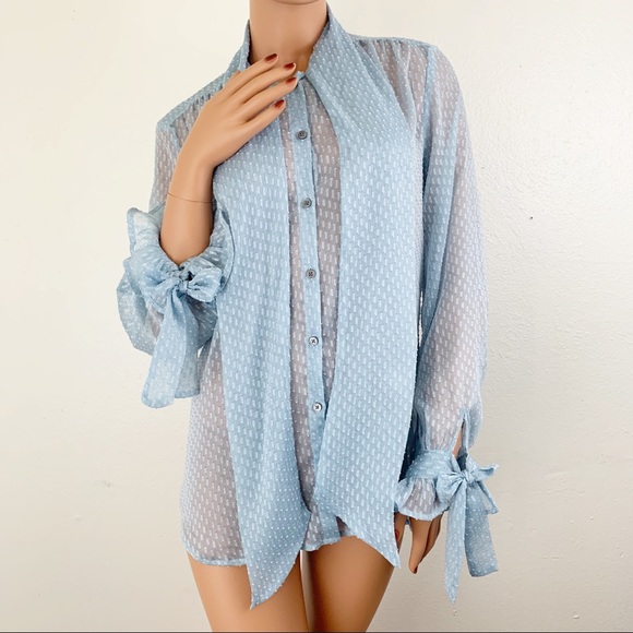 SOLD Banana Republic Blouse. - Picture 8 of 8